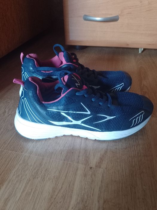 Adidasy na dziewczynę