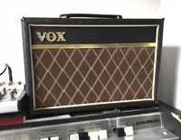 Piecyk gitarowy VOX Pathfinder 10 z kablami
