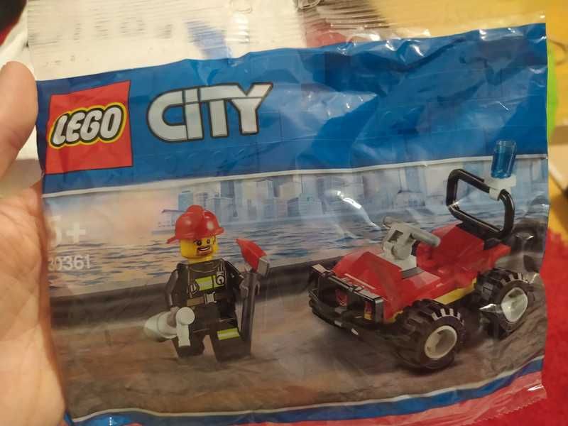 vários polybags da lego