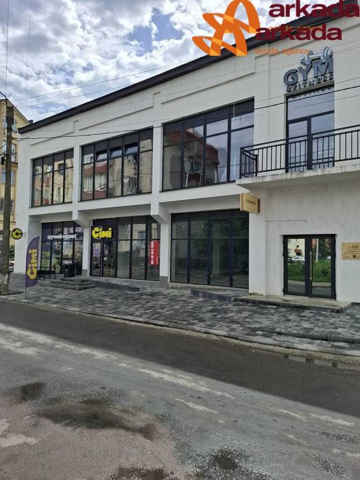 Здається в оренду комерційне фасадне приміщення в м. Калуш 220м2.