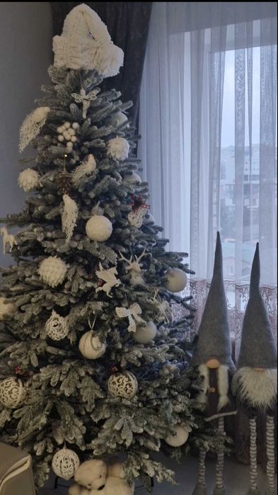 Засніжена віденська ялинка