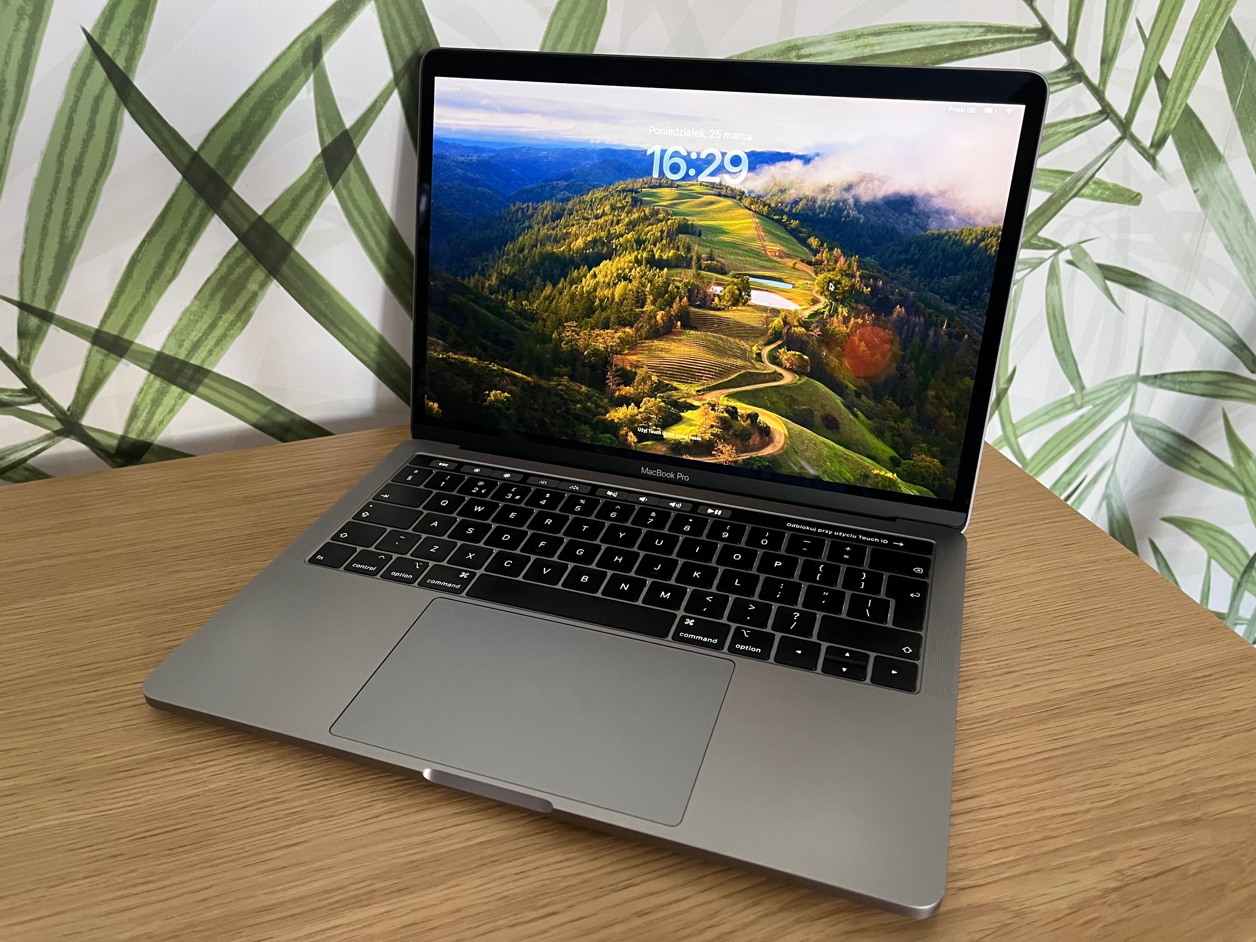 MacBook Pro 13,3" 2019 - stan bardzo dobry - 1.4 GHz / 16 GB / 256 GB