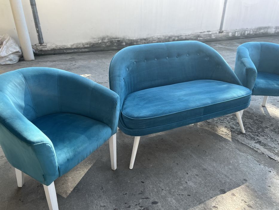 Продам два кресла и диван