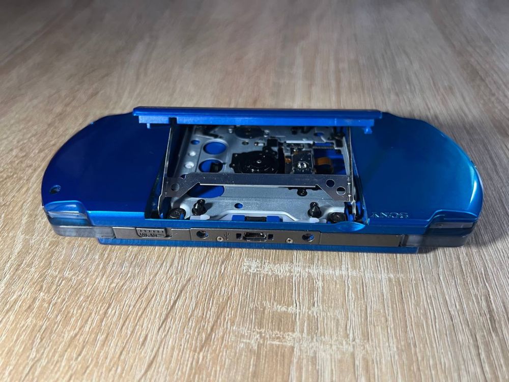 Продам PSP 3004 Blue в хорошому стані