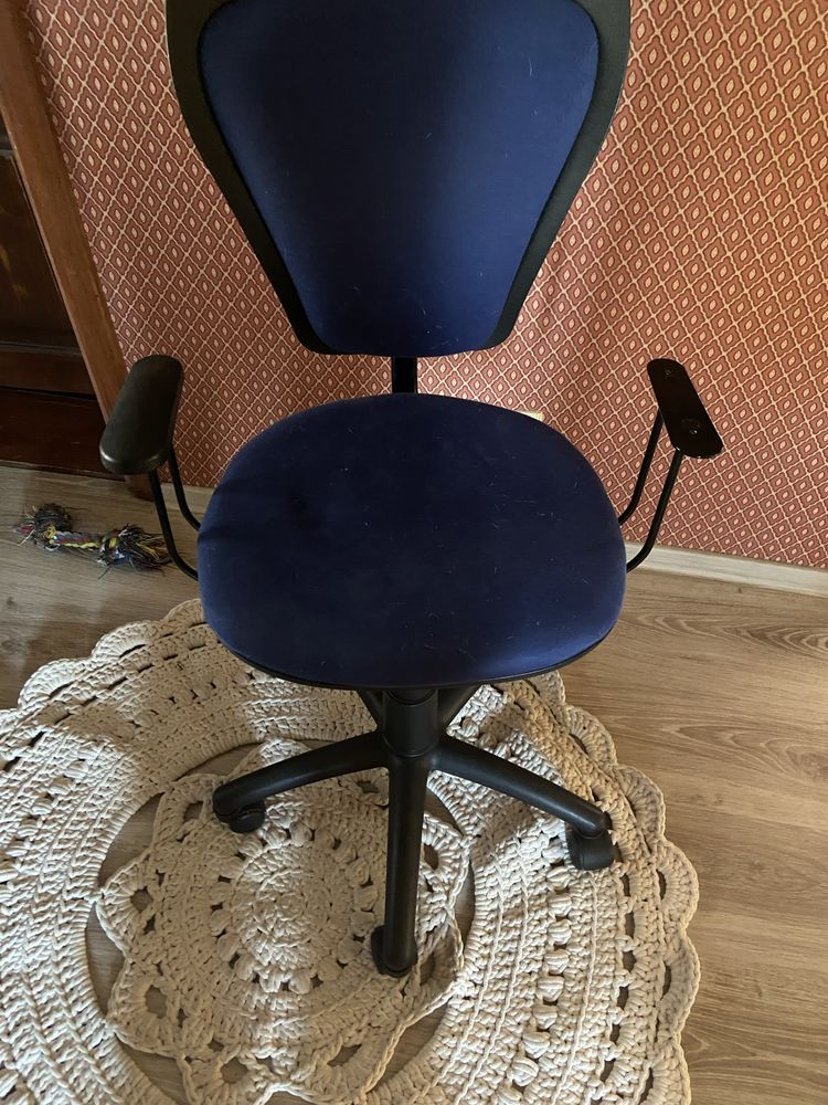 Sprzedam krzesło do biurka