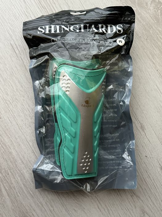 Щитки футбольні р-р M