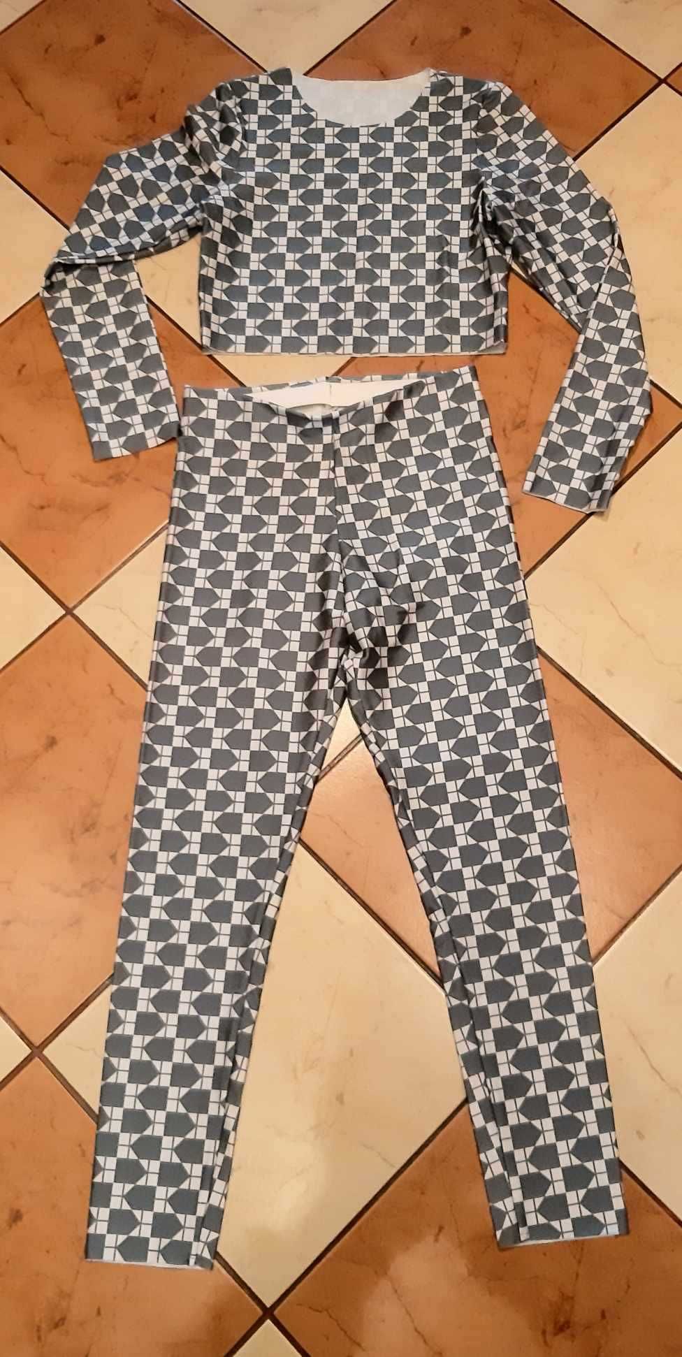 Top i legginsy z kampanii Watch out for the K - rozmiar S