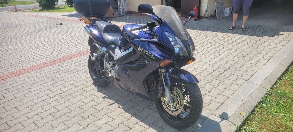 Honda vfr800 v-tec