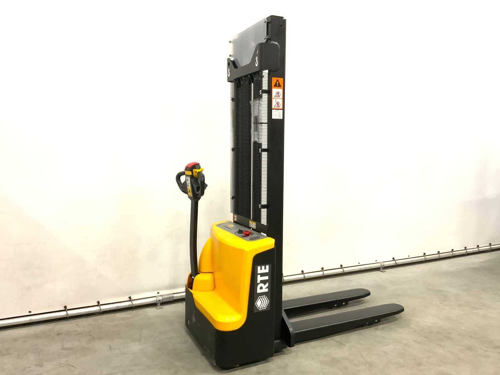 Stacker Empilhador porta paletes elétrico NOVO, 1500kg, elevação 3.0m