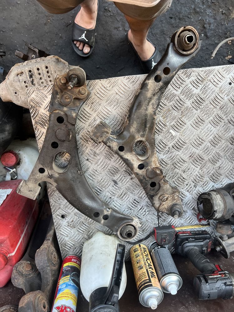 Рычаг передний Тойота карина е toyota carina e 93год