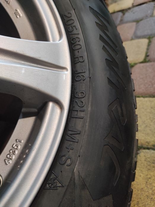 Зимні шини з легкосплавними дисками Vredestein Wintrac 205 60 R16