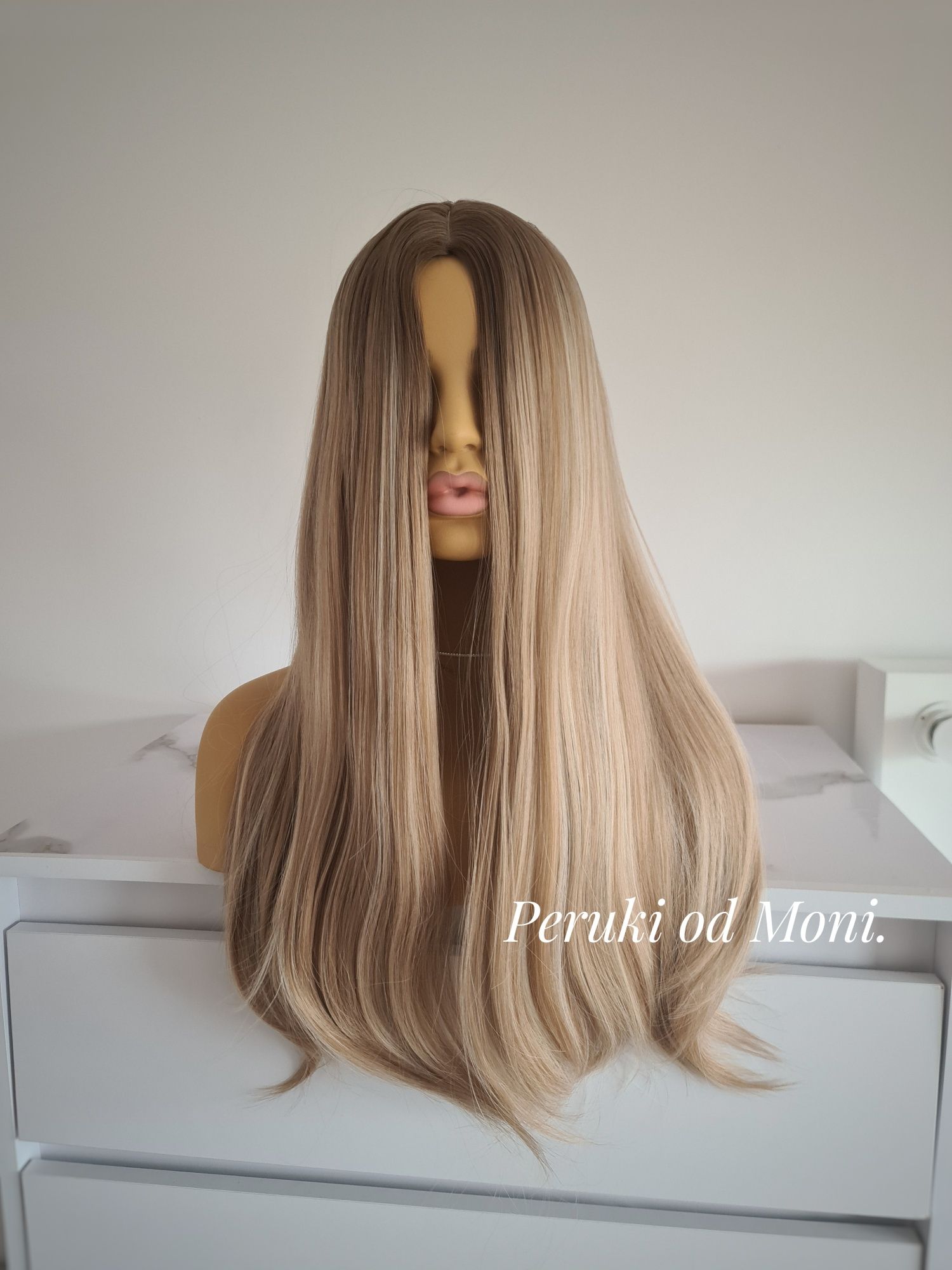 Peruka blond z pasemkami