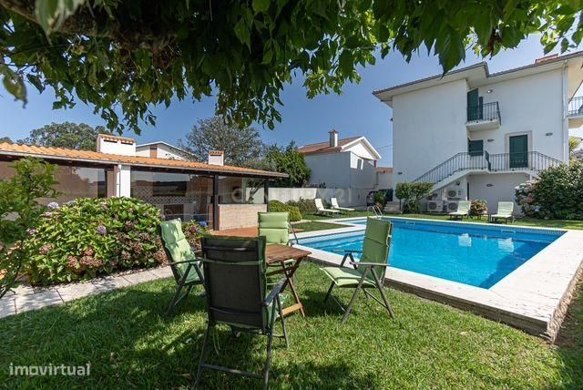 Fantástica Moradia de 4 Frentes em São Félix da Marinha