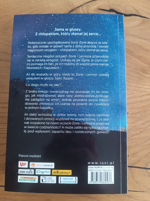 Z głową w gwiazdach, Jenn Bennett