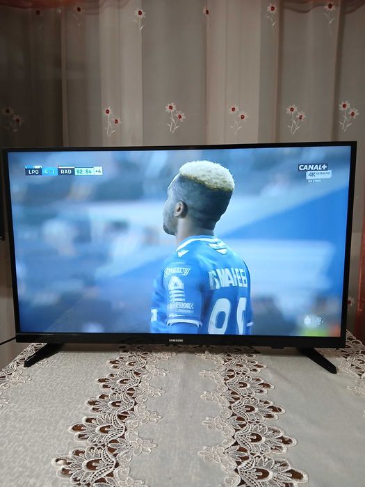 Telewizor LED UE32T4002AKXXH z wbudowanym tunerem DvB-T2