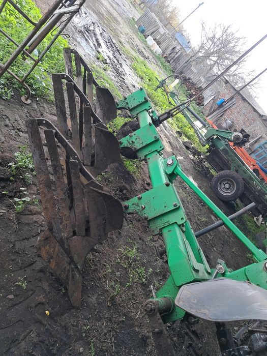 Продам плуг Велес агро ПНВБ 3-40  3+1
