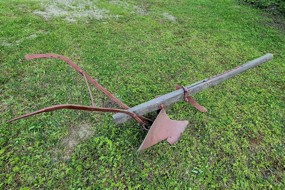 Stary pług konny jednoskibowy