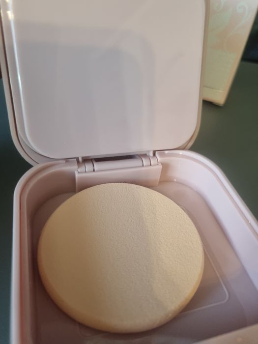 Puder w kompakcie I rozświetlacz 2 w 1 inspiracja lattafa