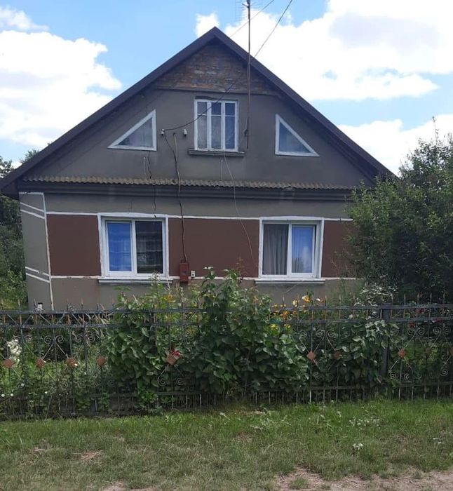 Продається будинок в селі Мишів , додатково окрема будова на 127 кв.м