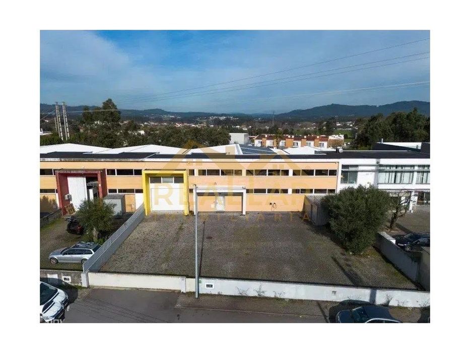 Armazém Versátil à Venda em Barcelos -