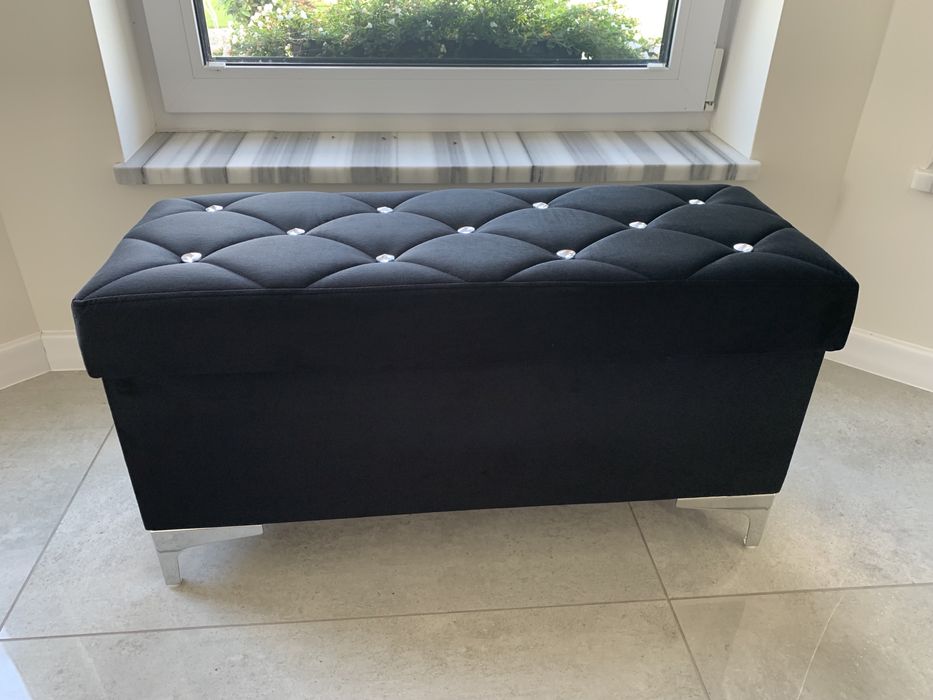 Pufa glamour do nakładania butów