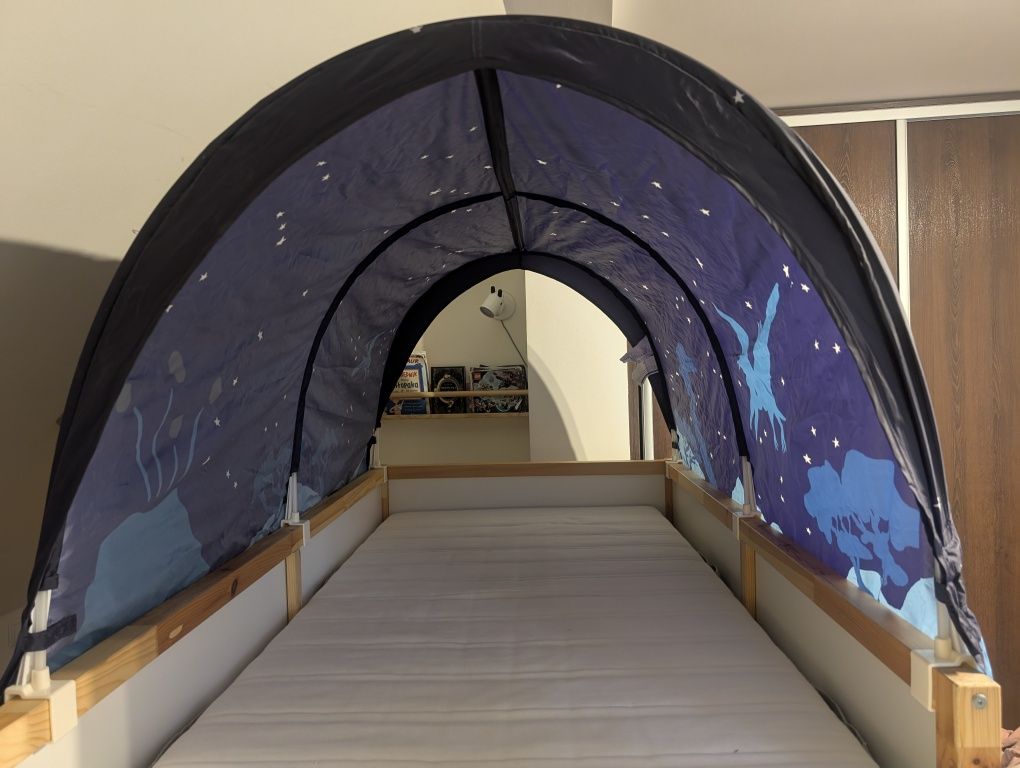 Łóżko piętrowe Kura Ikea + materac 90x200+ baldachim dinozaury