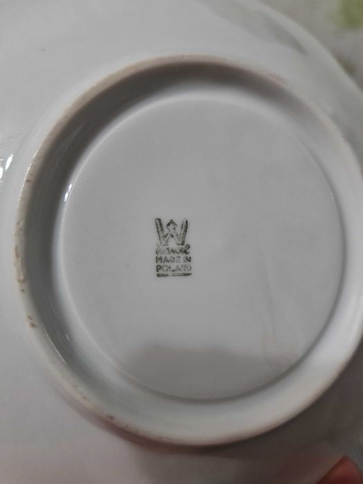 Filiżanki z porcelany . Sygnatura wawel i Włocławek