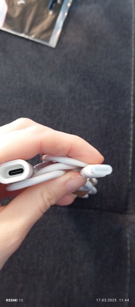 Przedłużka USB C plus srubki mocujące do ściany
