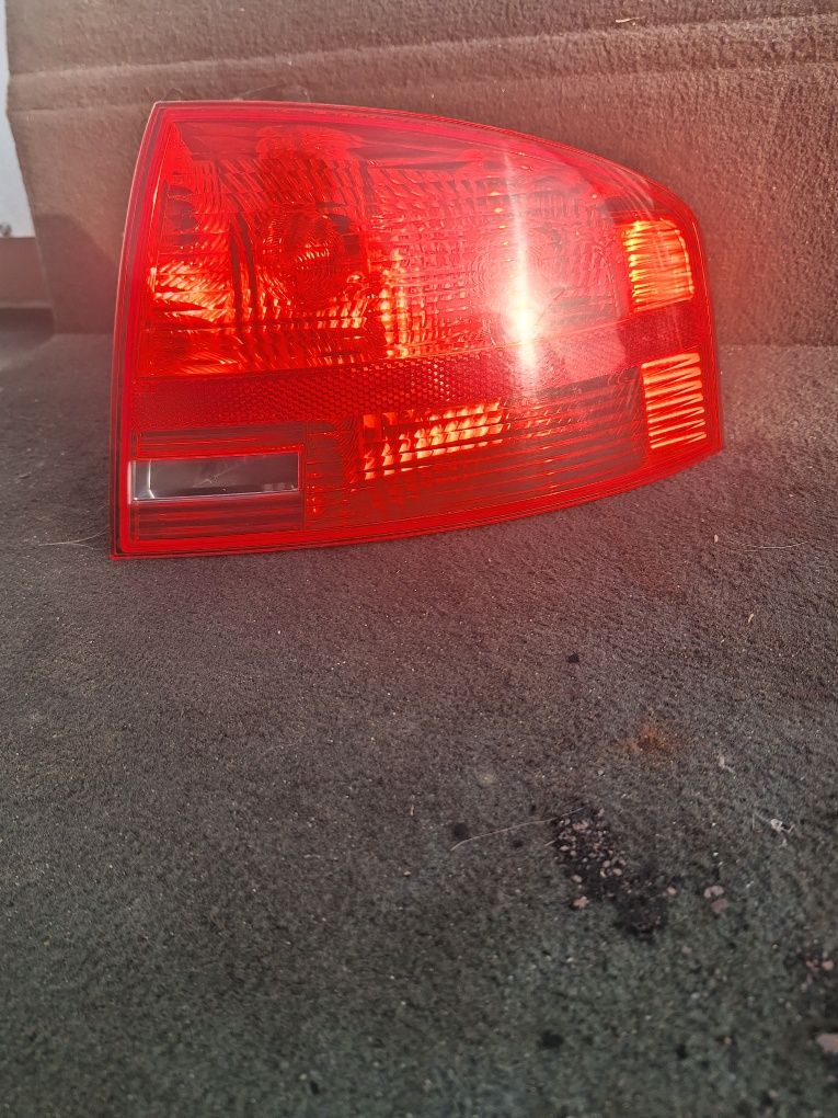 Lampa prawy tył Audi A4B7 sedan Eu.