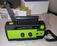 Awaryjne radio pogodowe z panelem słonecznym,z latarką i korbą