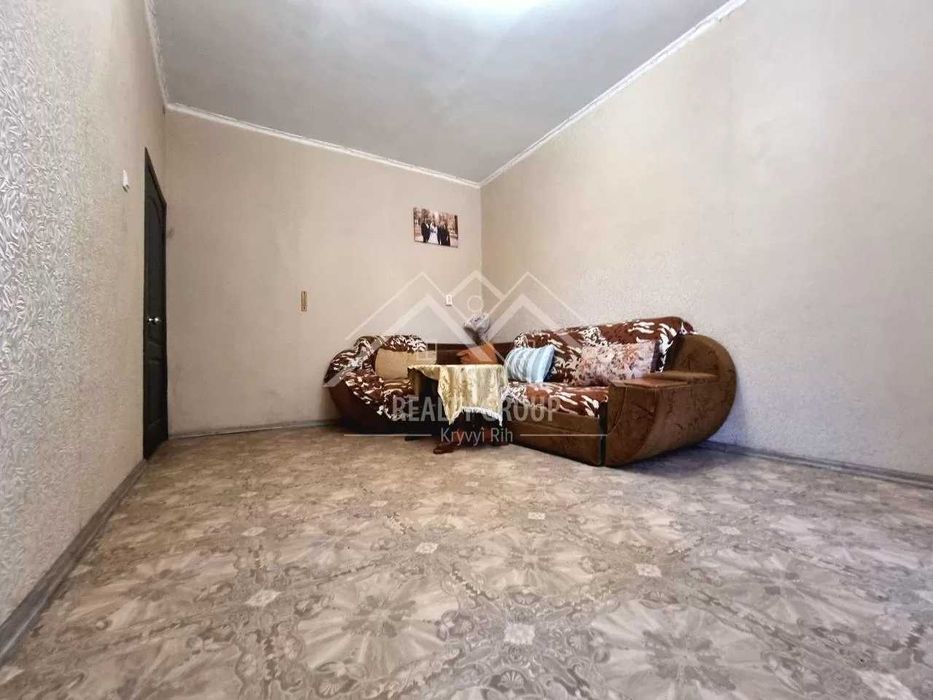 Продаж 3к квартири з ремонтом в "сталінці"