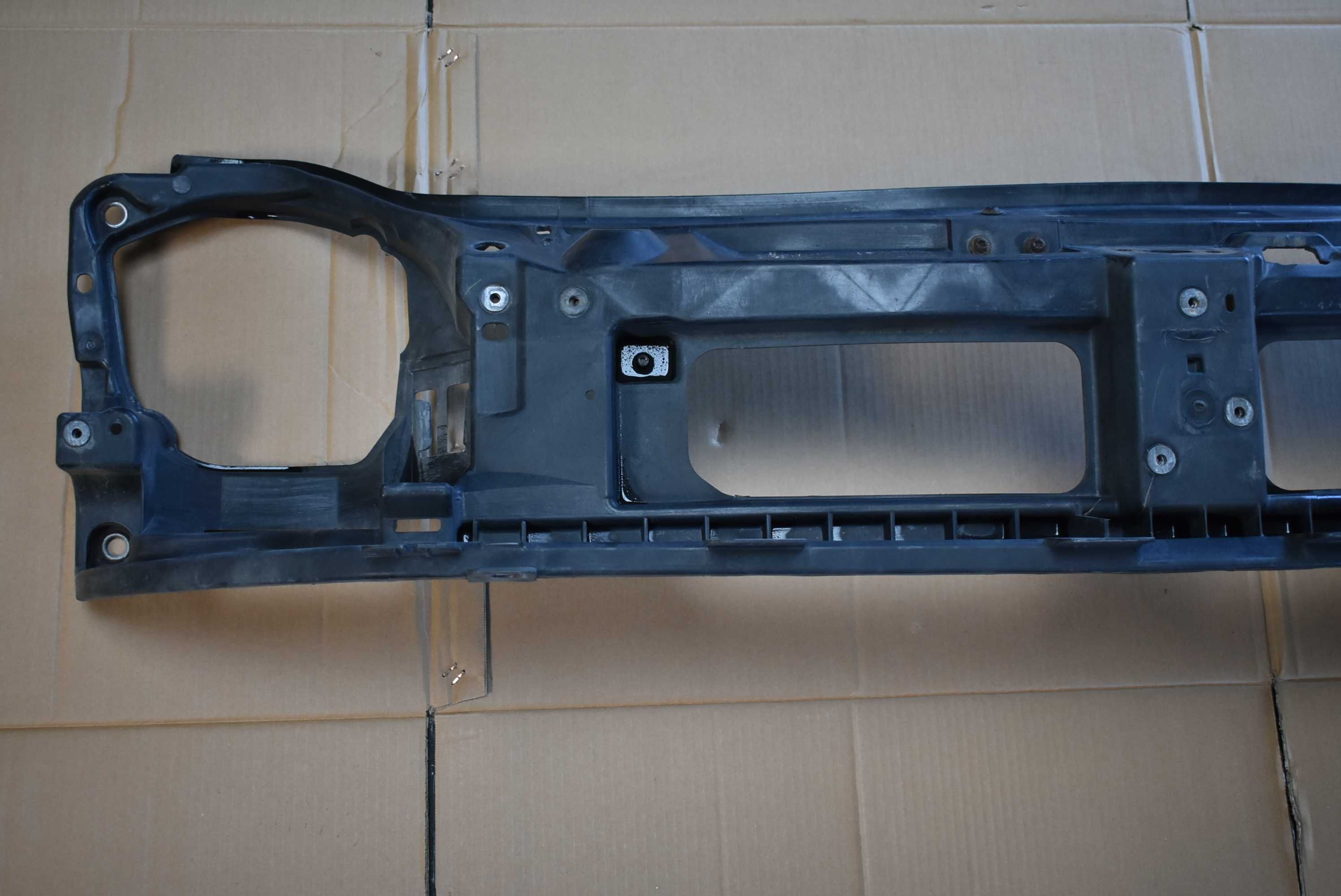 Renault Trafic II 2.0 DCI Pas przedni 820  0411  920