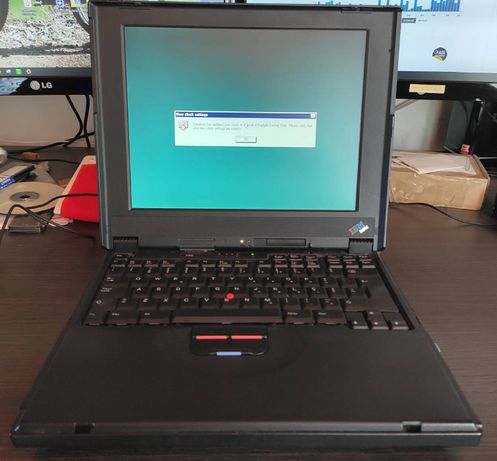 Portatil IBM ThinkPad 390E c/ mala em pele original, Como NOVO