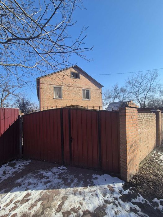 Продам 2-х поверховий будинок в центрі міста