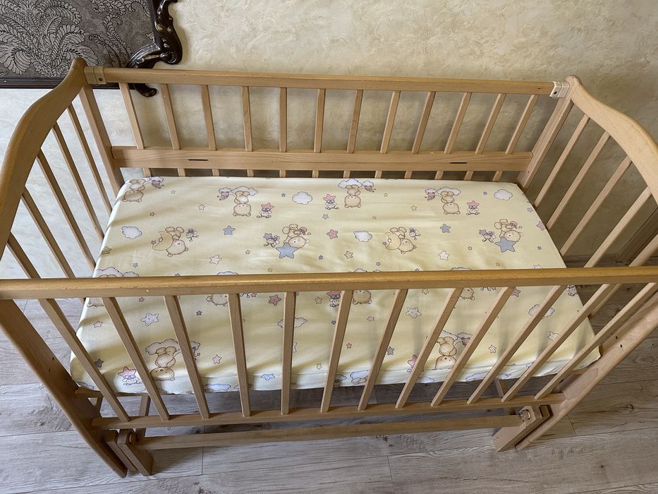 Ліжечко дитяче з маятниковим механізмом з матрасом