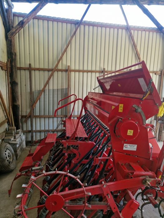 Agregat uprawowo siewny  UNIA-FAMAROL