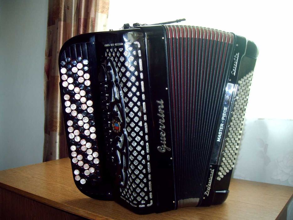 Продам баян (кнопочний аккордеон) Guerrini Professional Cassotto.