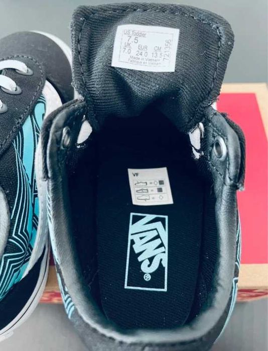 Sapatilhas / Ténis Vans Pretos Glow in the Dark