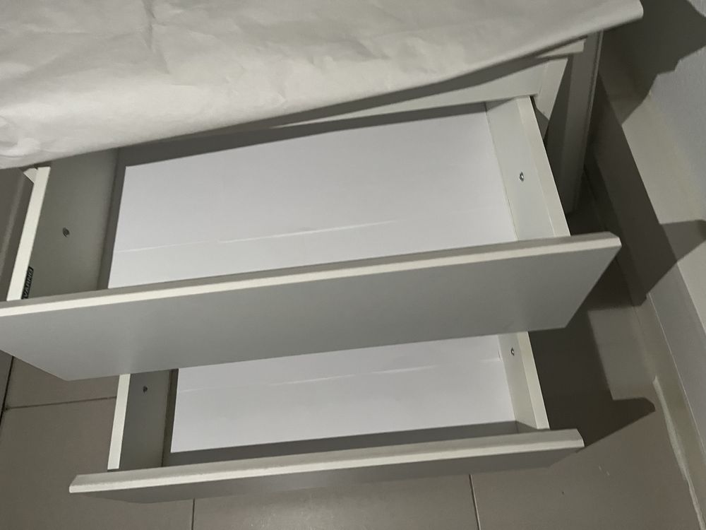 Mesas / moveis branco cada 25