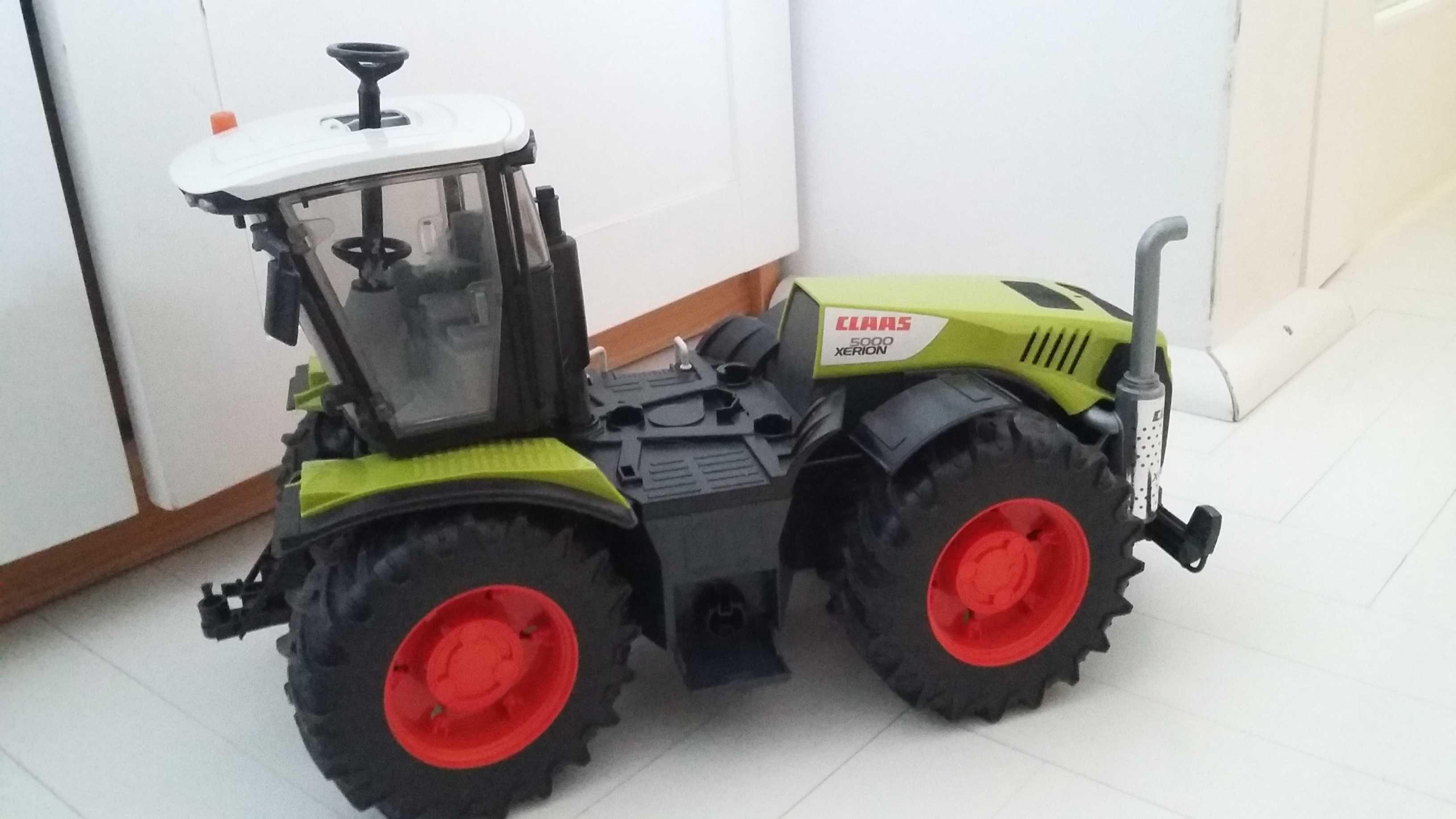 Traktor zabawka dla dzieci BRUDER 03015 Traktor Claas Xerion 5000