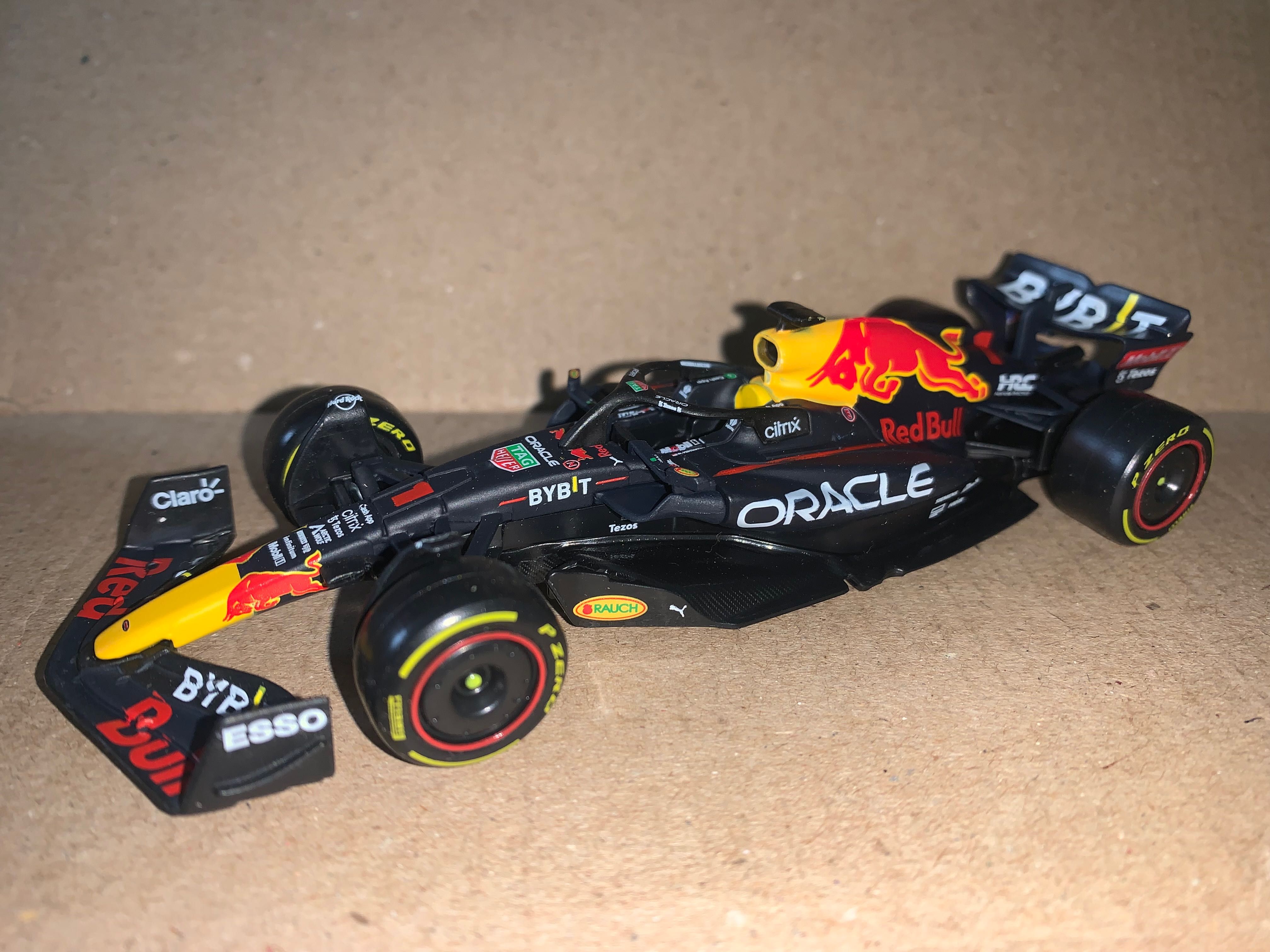 Модель Формула-1 Red Bull RB18, 2022. №11 Серхіо Перес.