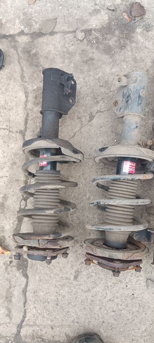 Стойки передние и задние Мазда 323 в сборе