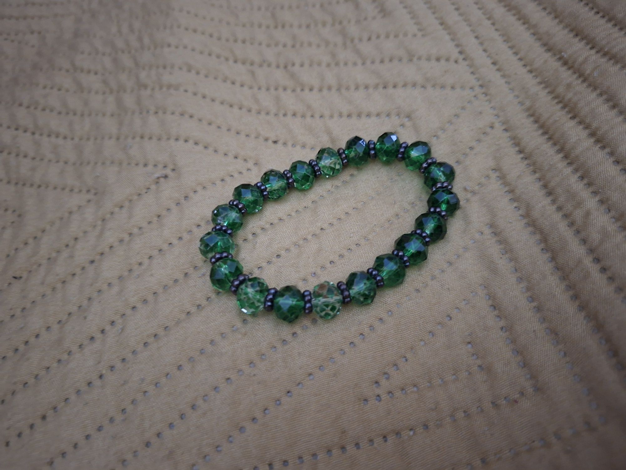 Vários pulseiras  aproveitem