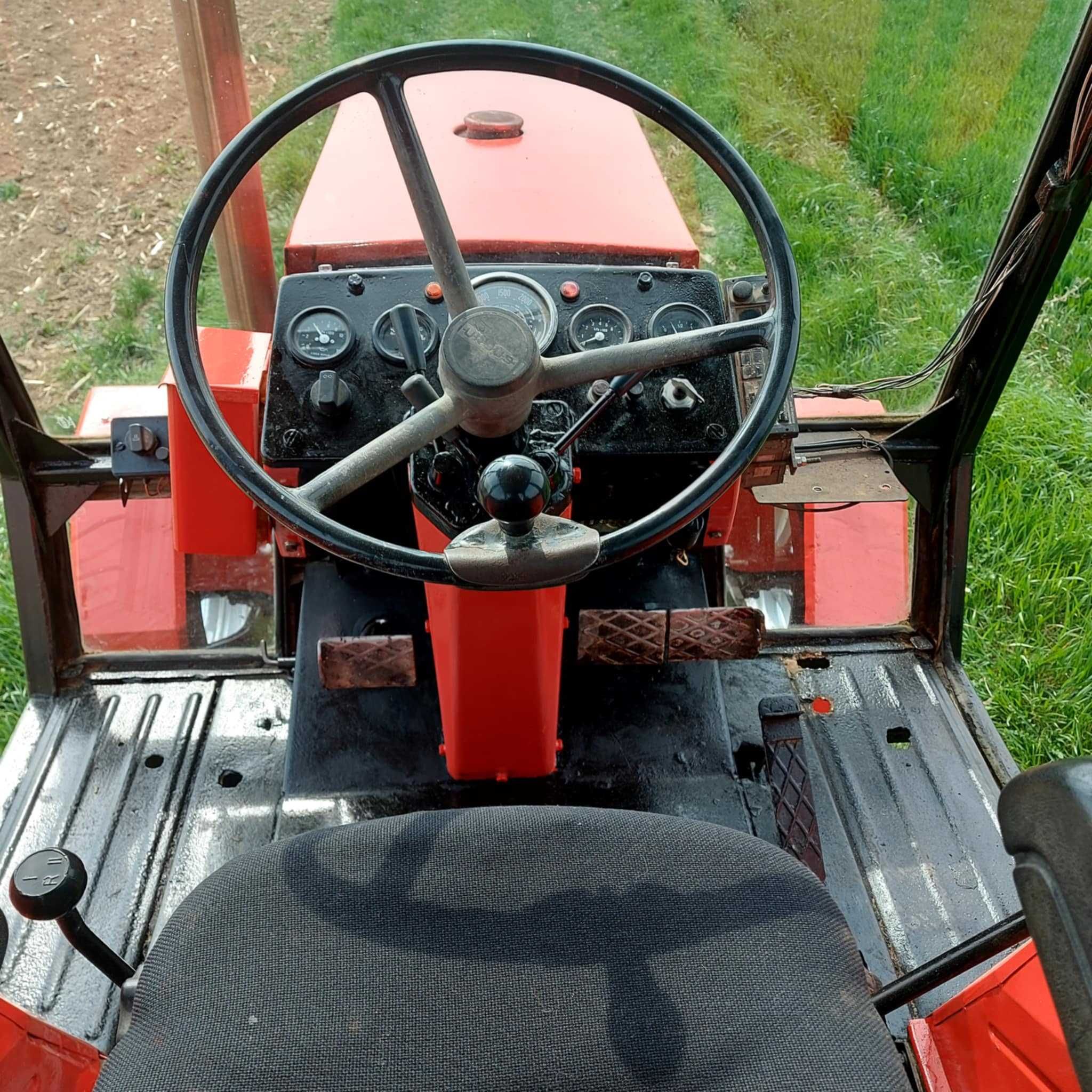 Zetor, Ursus 8011 Turbo z transportową skrzynią