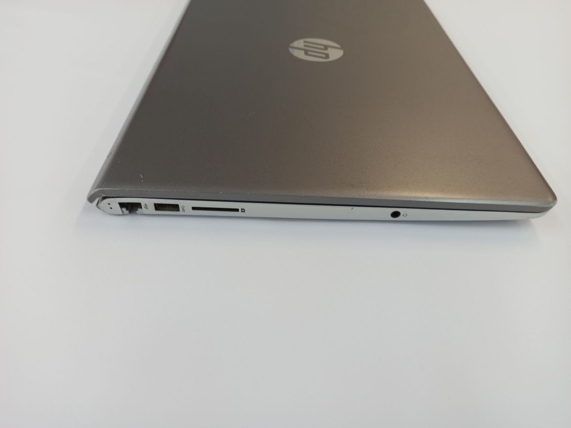 HP I5-8250U 8 GB 1 TB FULL HD