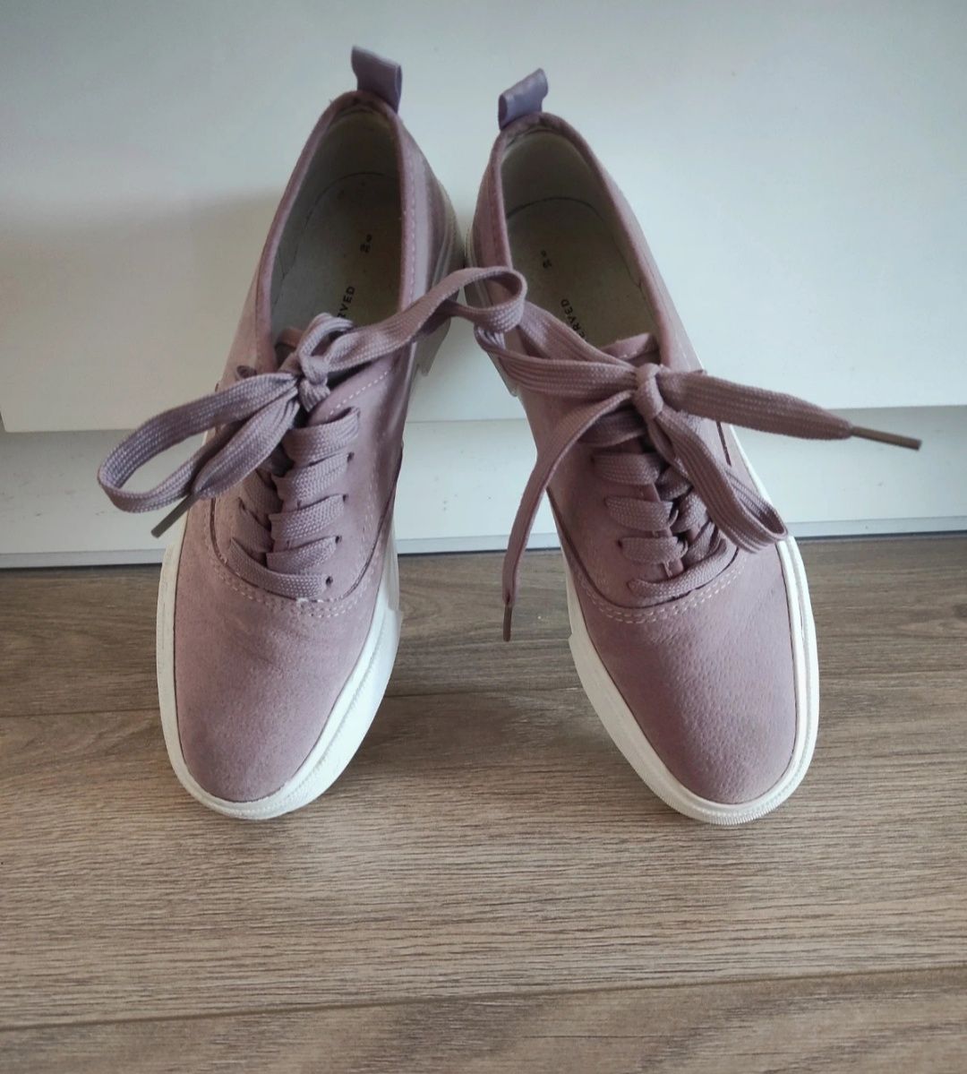 Trampki sneakersy na grubej podeszwie Reserved