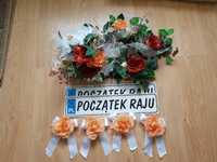 Dekoracja samochodu do ślubu sztuczne kwiaty