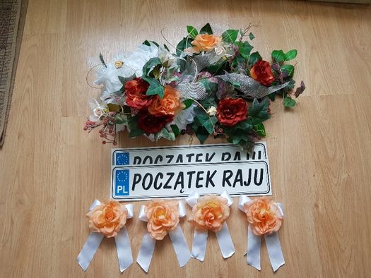 Dekoracja samochodu do ślubu sztuczne kwiaty