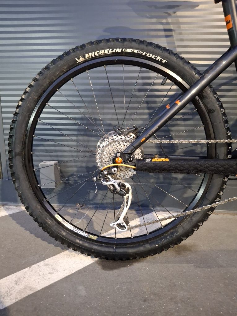 Bicicleta BTT KTM Carbono Suspensão Total