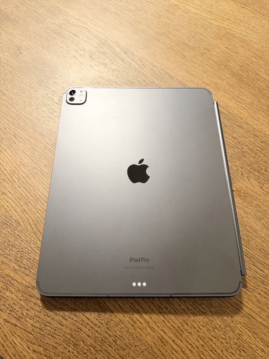 iPad - M4 - 13" - 256GB - Wi-Fi + 5G - Novíssimo!